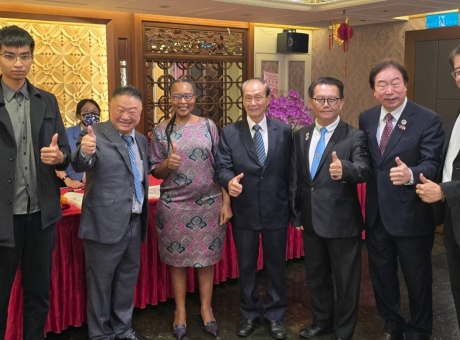 奈微光出席世界華商總會 以積極參與國際組織
